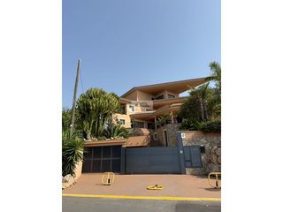 Chalet  Paseo arenal de l' 4. Chalet exclusivo en primera línea de mar con piscina, ascensor y