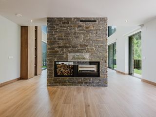 Casa adossada  Carrer de la font del llop. Residencia de lujo de diseño contemporáneo rodeada de naturaleza