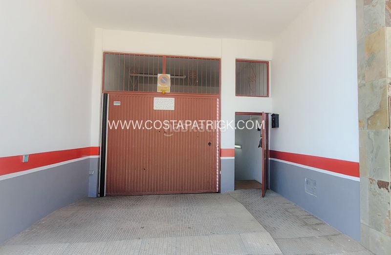 Foto fc7aa754-a113-46da-8585-e311de6edee2. Parking voiture dans Centro Alcázares (Los)