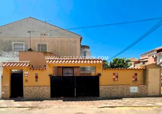 Casa aparellada  Calle zeus. Chalet en venta - los narejos