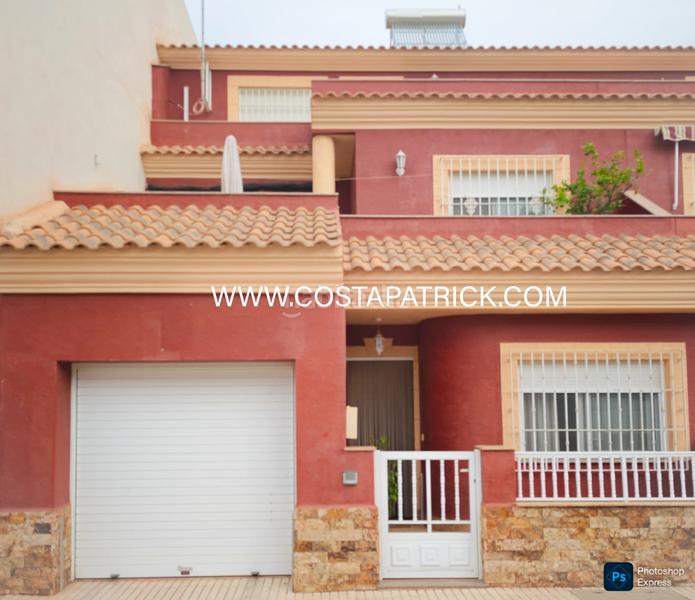 Foto b4b98571-2570-49f5-8ca9-0d70a6e48e68. Casa a schiera con riscaldamento parcheggio in Centro Alcázares (Los)