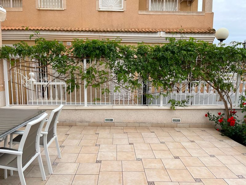 Foto 9f9709f3-ae42-43d1-a9d6-3d8679d79357. Casa adossada a calle islas columbretes 4 a Centro Alcázares (Los)