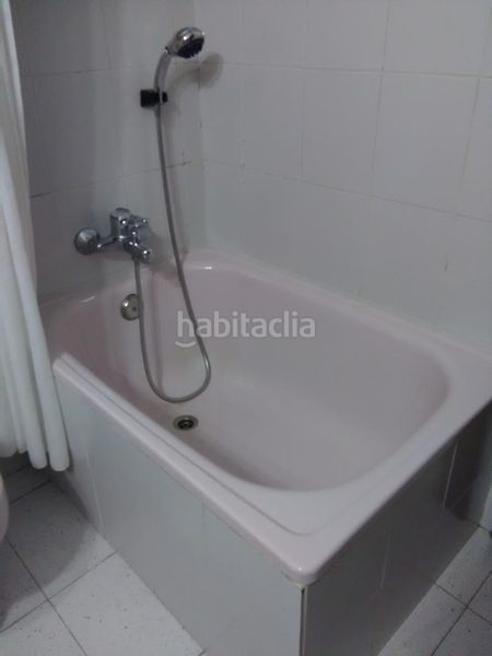 Foto 446ba350-5169-4907-926e-cf42ab89a41c. Pis a ramon llull 3 a Príncep de Viana-Clot-Xalets Humbert Torres Lleida
