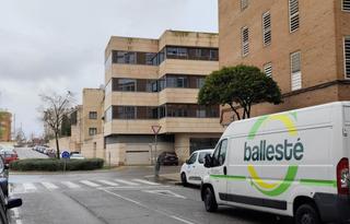 Aparcament cotxe a Joc de la Bola - Camps d'Esports. Zona joc de la bola  camp desports, plaza de parquing en venta