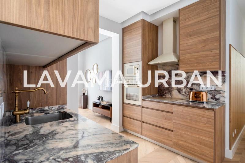 Foto 27095a8c-7b07-4ed4-ab46-eada5ded6807. Piso magnifico piso exterior en trafalgar en Almagro Madrid