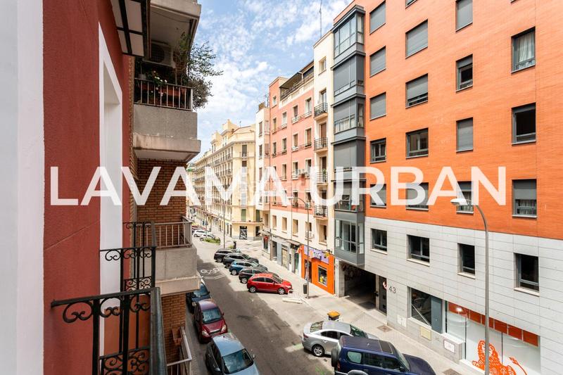 Foto f0265728-3694-4838-abe0-44411705137c. Piso magnifico piso exterior en trafalgar en Almagro Madrid