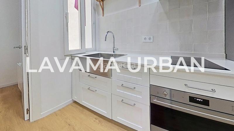 Foto f3d3bbd5-ab9e-492b-b99b-1371463fae6b. Appartement dans calle de antonio toledano 11 dans Fuente del Berro Madrid
