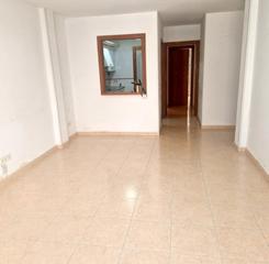 Rent Flat in Carrer de bernat amer 5. Zona pso. mallorca / av. argentina 2 habitaciones sin muebles 3e