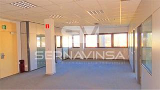 Lloguer Oficina a Can Roses. Oficinas de alquiler en rub 278 m2