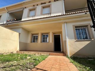 Casa adossada a Lobón. ?? ¡tu hogar ideal en guadajira!