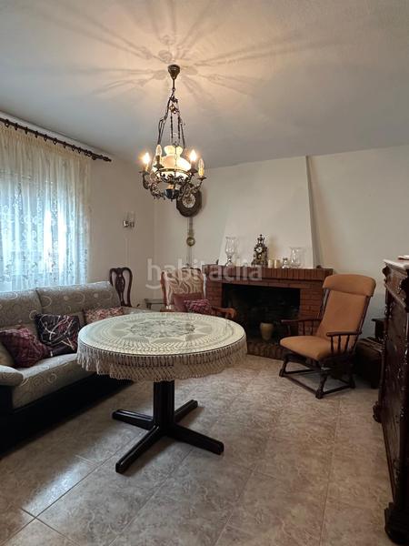 Foto 97bf8d00-cc9f-45eb-a0ac-258dccc1c0e7. Casa adossada amb xemeneia aparcament a Golf Guadiana Badajoz