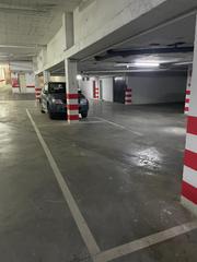 Aparcament cotxe a Avenida Elvas. Plaza garaje amplia en urbanización guadiana