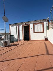 Casa a Montijo. Casa en montijo con terraza y trastero