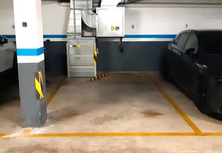 Aparcament cotxe a Carrer de villar 35. Parking para coche pequeño