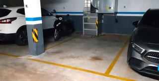 Aparcament cotxe a Carrer de villar 35. Parking para coche pequeño