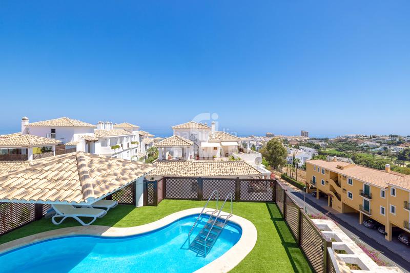 Foto 69ada1cf-c71f-4fa0-90a7-94e8d83873ab. Àtic amb calefacció aparcament piscina a Cortijo Torrequebrada Benalmádena