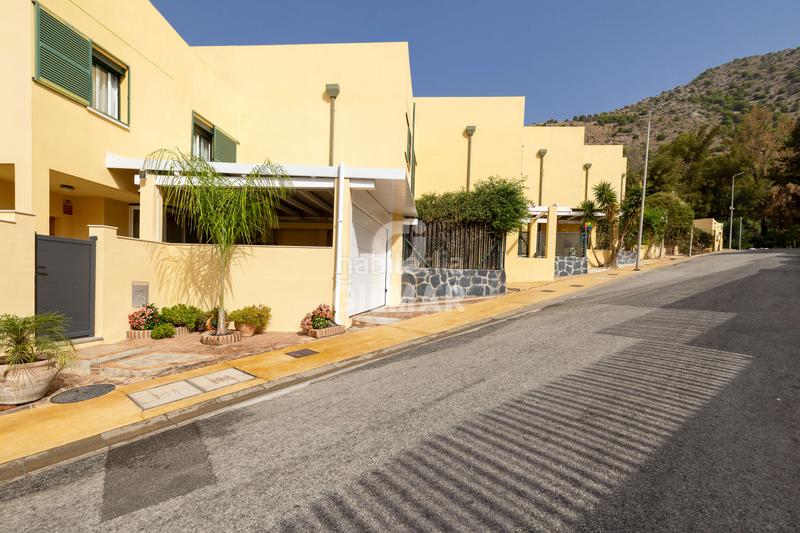 Foto 0e31a590-f08d-40c5-a1be-a37e0d269b54. Casa pareada y si vivir en la zona más cotizada de la exclusiva reserva del higuerón significara tener una residencia que combina privacidad, e en Benalmádena