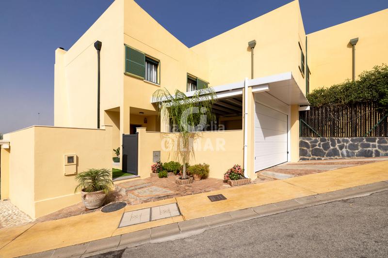Foto ce176398-c825-4508-8869-089eb9131510. Casa pareada y si vivir en la zona más cotizada de la exclusiva reserva del higuerón significara tener una residencia que combina privacidad, e en Benalmádena
