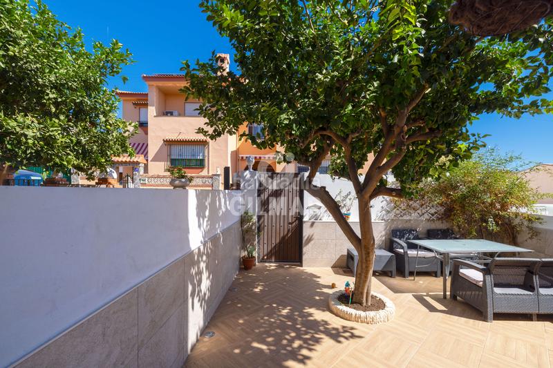 Foto a57ac260-3edf-4744-98b8-b3d60a14aedd. Casa adossada amb calefacció a Arroyo de la Miel Benalmádena