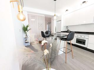Appartement à El Bajondillo. Descubre este elegante apartamento ubicado en el corazón del pas