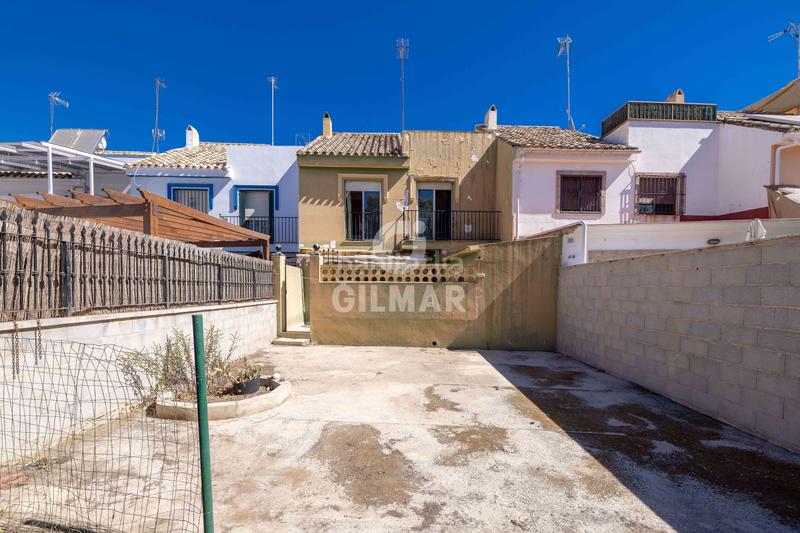 Foto 06912a2e-a8a1-4f56-bc45-c7d834905b72. Casa adossada amb piscina a Los Boliches Fuengirola