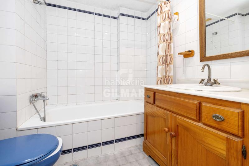 Foto 44232215-ad52-4ddb-9777-4a0bcacd9f4e. Casa adossada amb piscina a Los Boliches Fuengirola