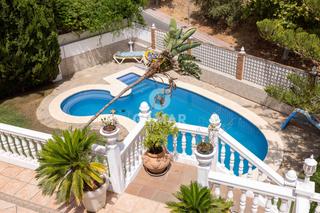 Chalet en Arroyo de la Miel. Espectacular chalet independiente en benalmádena. con una sólida