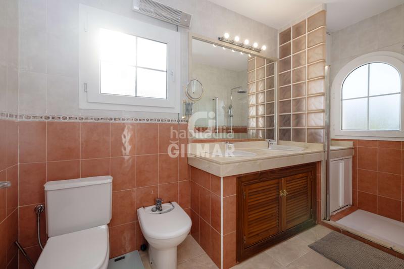 Foto 0f6fa549-4c30-4382-b7f5-a409b660ab0e. Casa aparellada amb calefacció aparcament piscina a Torremolinos