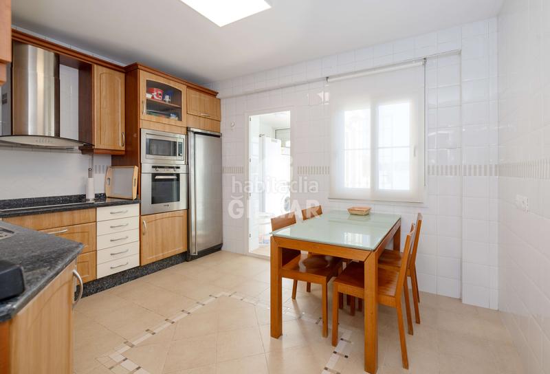 Foto 18619ceb-eb34-4cb1-8a94-24890316abbb. Casa aparellada amb calefacció aparcament piscina a Torremolinos