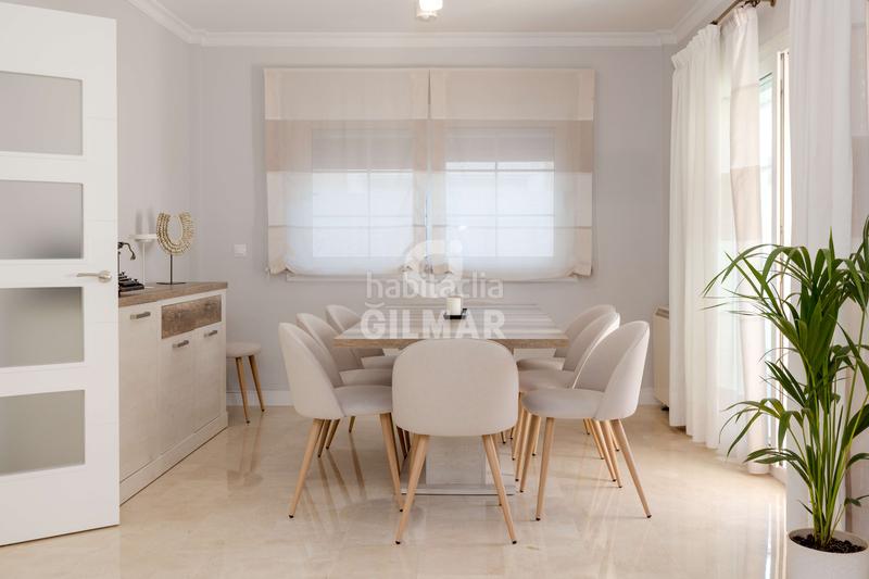 Foto 49a0806e-f729-4ad1-99a4-a35237cd38a3. Casa aparellada amb calefacció aparcament piscina a Torremolinos