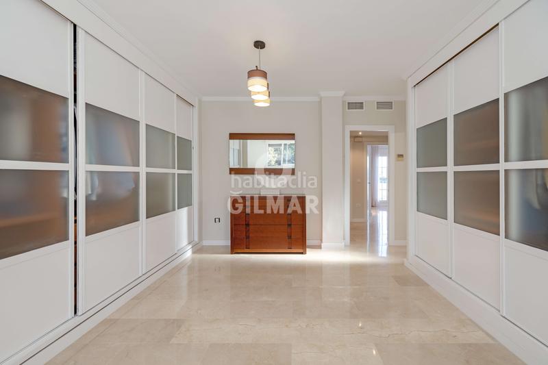 Foto 49f6907e-2ef3-46bd-8e53-b448469f5d88. Casa aparellada amb calefacció aparcament piscina a Torremolinos