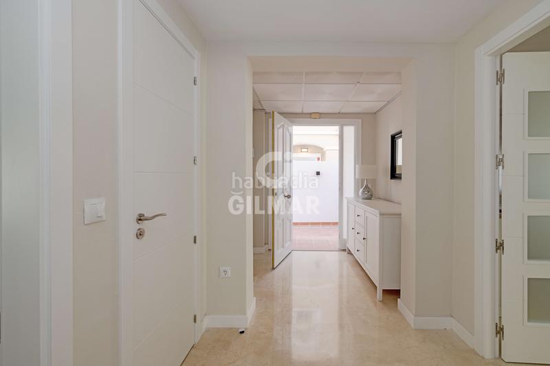 Foto 5b5b647e-5458-4036-af9d-141cc5f9e42e. Casa aparellada amb calefacció aparcament piscina a Torremolinos