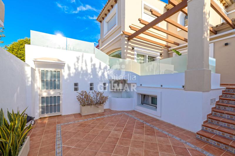 Foto 69f68cff-a37a-44cd-adb1-04b9cb449d4b. Casa aparellada amb calefacció aparcament piscina a Torremolinos