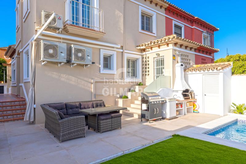 Foto 7bc54850-304e-4b70-bde3-543cd63d8753. Casa aparellada amb calefacció aparcament piscina a Torremolinos