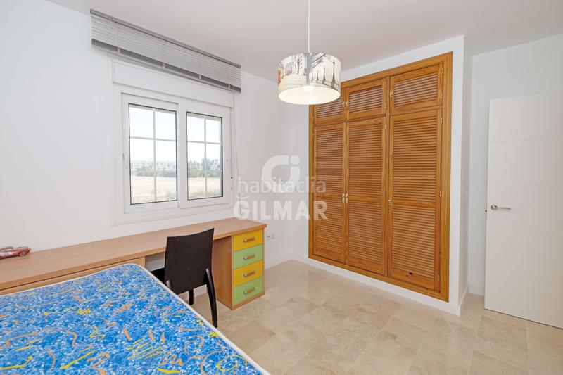 Foto 8ebfdb17-df62-4c0d-8c2a-68f7b2dad36a. Casa aparellada amb calefacció aparcament piscina a Torremolinos