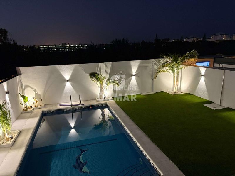 Foto a1be9d10-06d4-40fb-9567-924928a6ac9e. Casa aparellada amb calefacció aparcament piscina a Torremolinos
