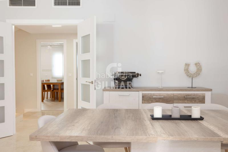 Foto b2b1b2cd-c8fd-4007-91fa-823d8d9762a3. Casa aparellada amb calefacció aparcament piscina a Torremolinos