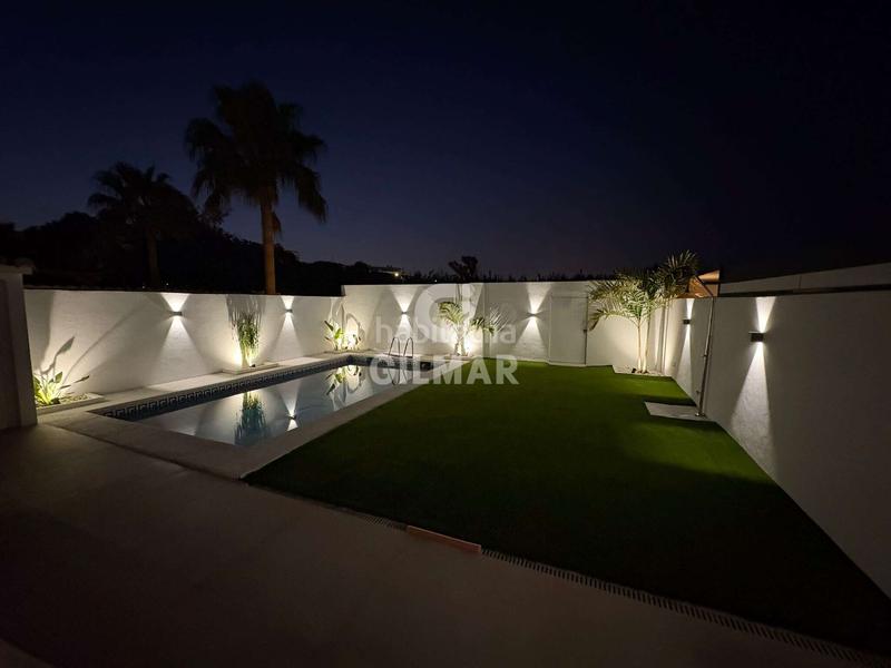 Foto b63ab393-8ee5-4d0a-8c16-685be02cb91d. Casa aparellada amb calefacció aparcament piscina a Torremolinos