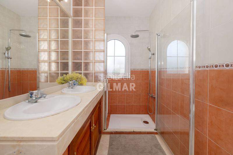 Foto bdaecb74-81d6-41fa-9550-2a2e73e6c024. Casa aparellada amb calefacció aparcament piscina a Torremolinos