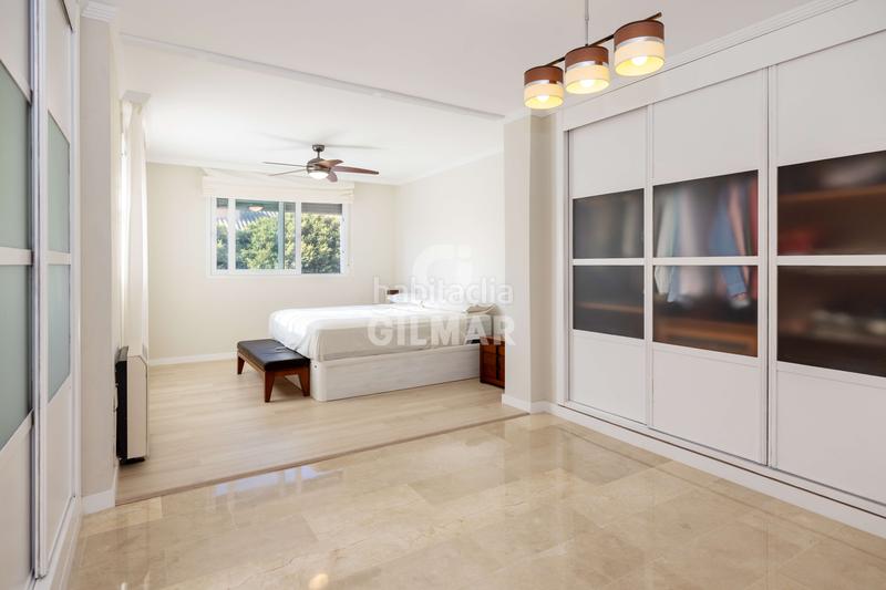 Foto bdb40901-ad37-490b-a985-b625846b4bf5. Casa aparellada amb calefacció aparcament piscina a Torremolinos