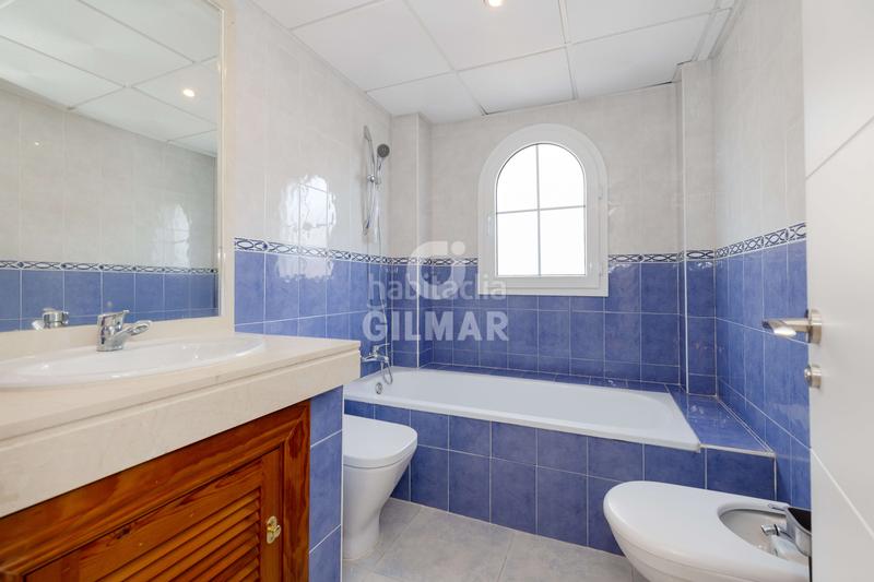 Foto c1b762b2-a194-4978-95e3-5264e08a10ab. Casa aparellada amb calefacció aparcament piscina a Torremolinos