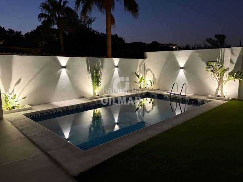 Foto cd19a022-ee69-45e9-856d-eaaad213b57c. Casa aparellada amb calefacció aparcament piscina a Torremolinos