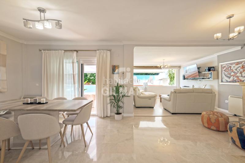 Foto d609d2c8-1534-4f98-9c3f-fcb6f5d3379b. Casa aparellada amb calefacció aparcament piscina a Torremolinos