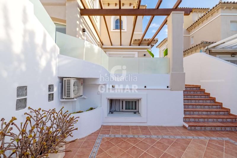 Foto d6ed4a9c-9e02-40f6-b998-8696a71455b2. Casa aparellada amb calefacció aparcament piscina a Torremolinos