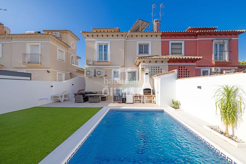 Foto dffce526-2f0b-41f1-bf97-f74a9c60adb7. Casa aparellada amb calefacció aparcament piscina a Torremolinos