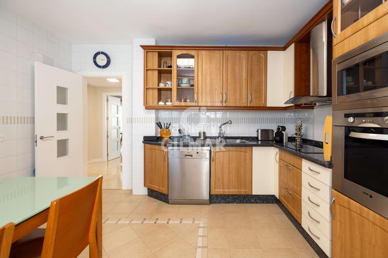 Foto e3ec554c-1115-4f19-a041-bda0a12b2b76. Casa aparellada amb calefacció aparcament piscina a Torremolinos