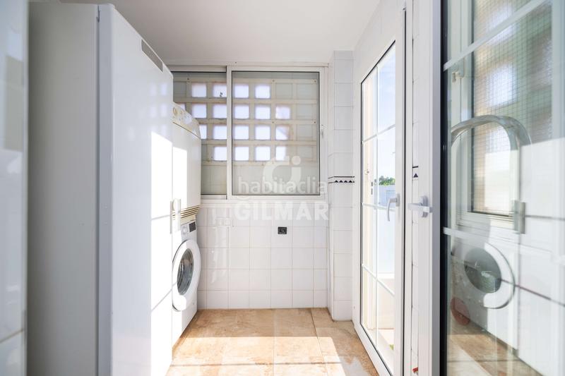 Foto e86a9e93-0eae-4553-9232-3599021a25a8. Casa aparellada amb calefacció aparcament piscina a Torremolinos