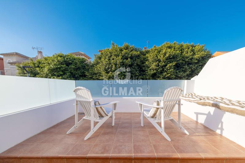 Foto f165902f-1d78-4ab4-ab73-fb43f2893a53. Casa aparellada amb calefacció aparcament piscina a Torremolinos