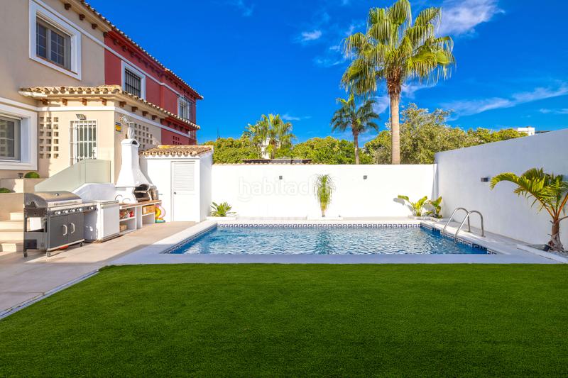 Foto f47af3a4-0e7e-4d73-ab92-3bd41bf9eae5. Casa aparellada amb calefacció aparcament piscina a Torremolinos