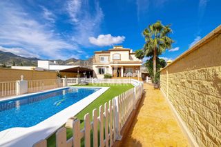 Chalet in Cortijo Torrequebrada. Villa con estilo clásico andaluz independiente de lujo en benalm